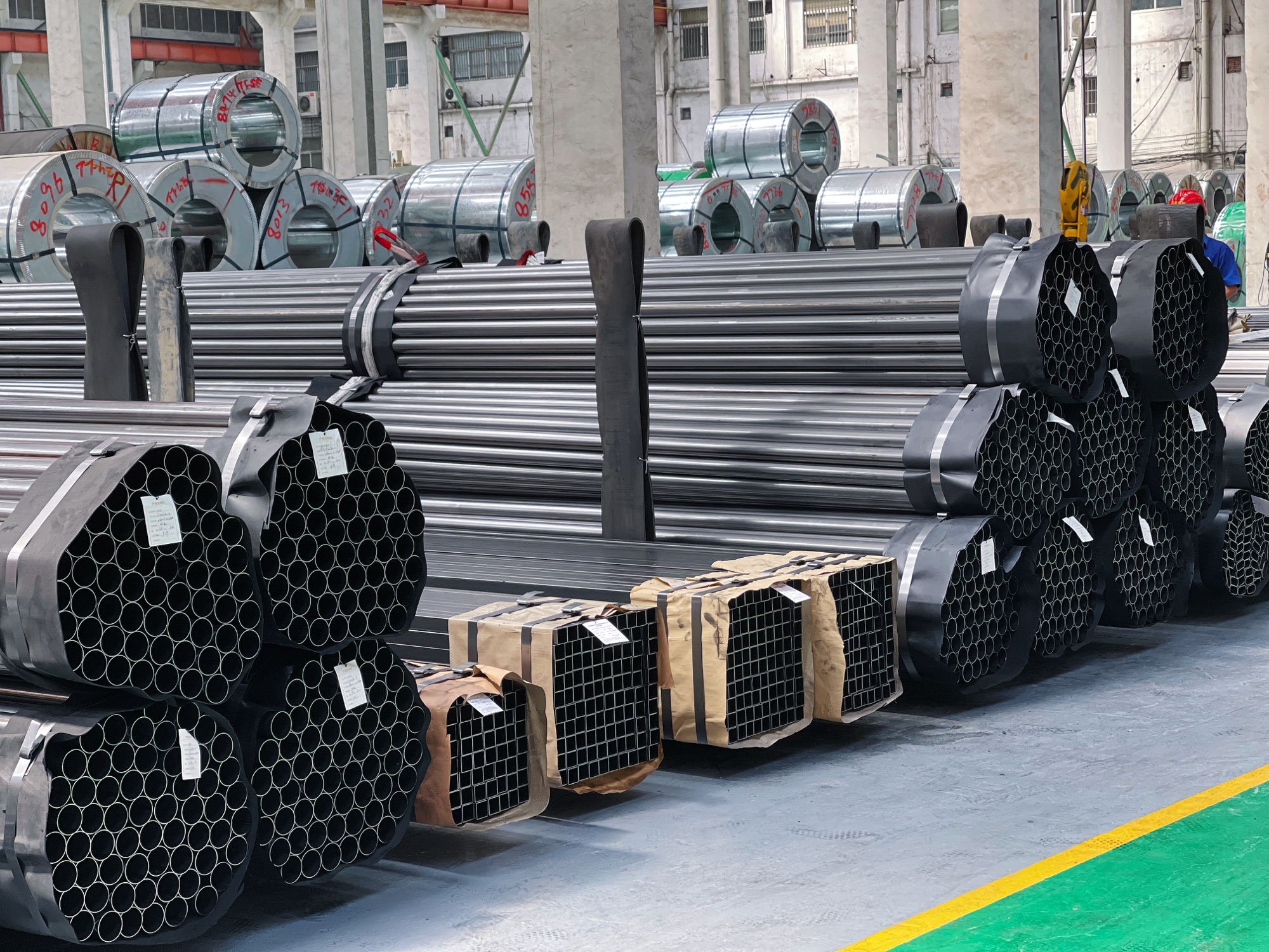 Finished round and square ERW steel tubes